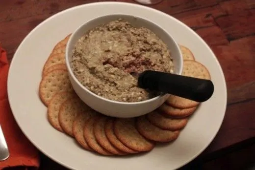 Gehackte Hühnerleber ungarischer Art