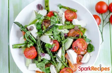 Mandeln-Hühnchen-Salat mit Spargel