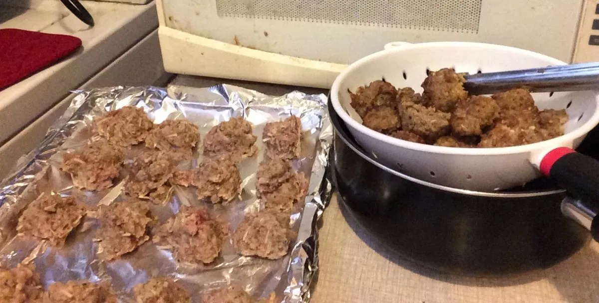 Mini-Italienische Wurst- und Putenhackbällchen