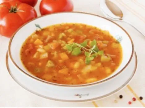 Kohl-Tomaten-Rindfleischsuppe