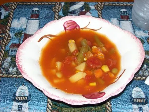 Altmodische hausgemachte Gemüsesuppe