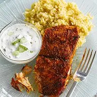 Curry-Lachs mit Minz-Raita