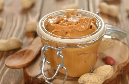 Hausgemachte Erdnussbutter