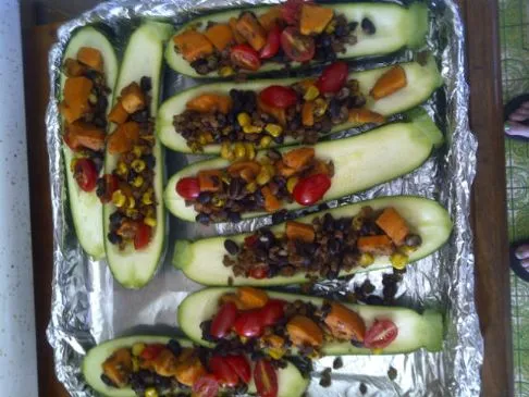 Überbackene gefüllte Zucchini