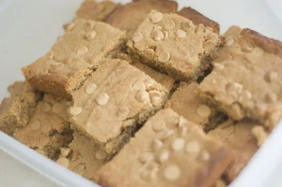 Vollkorn-Erdnussbutter-Blondies