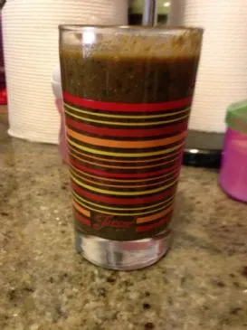 Dunkelgrüner Smoothie