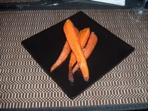 Geröstete rote Curry-Karotten mit Ingwer und Knoblauch