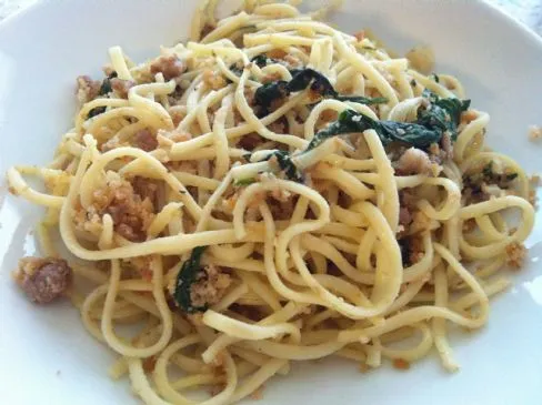 Linguine Fine mit Knoblauch-Schweinewurst und Spinat