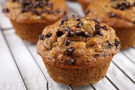 Kalorienarme Bananenmuffins mit Mini-Schokoladenstückchen