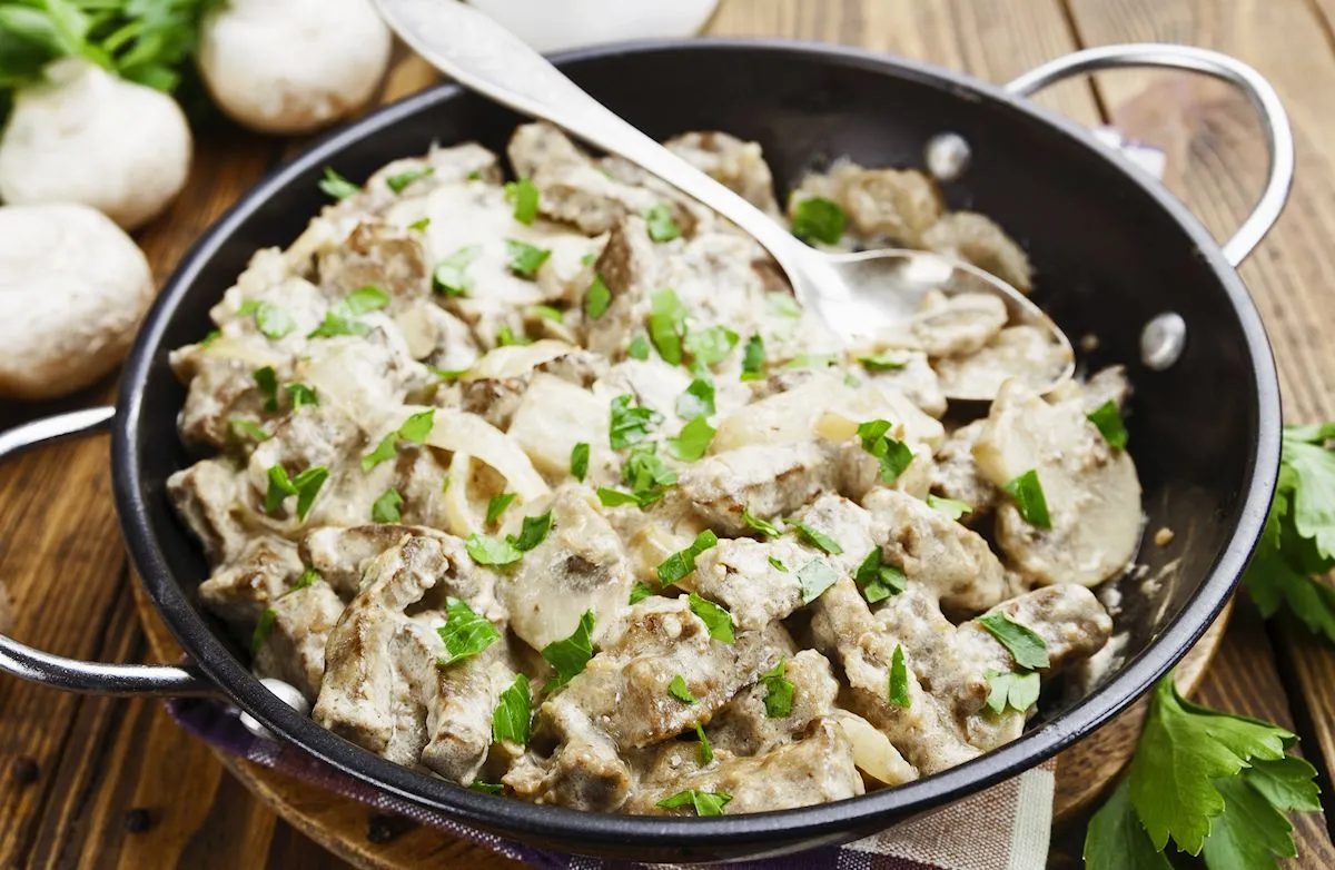 Leichter Rindfleisch Stroganoff
