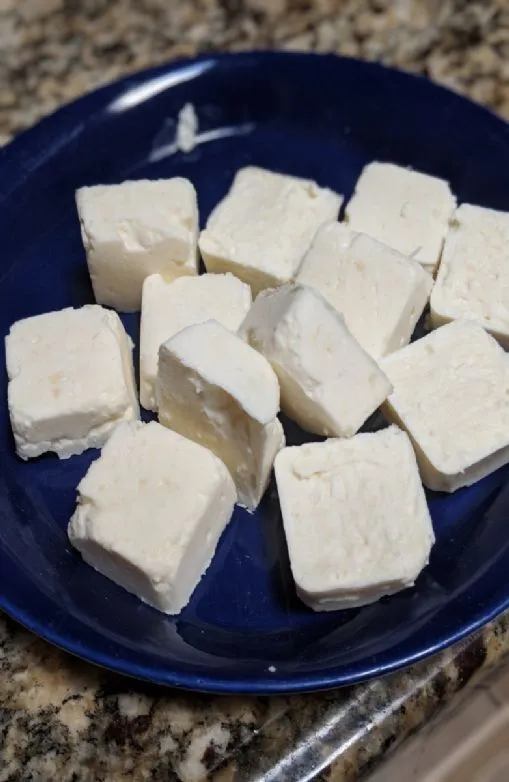 No-Bake Zitronen-Käsekuchen-Fettbomben Keto