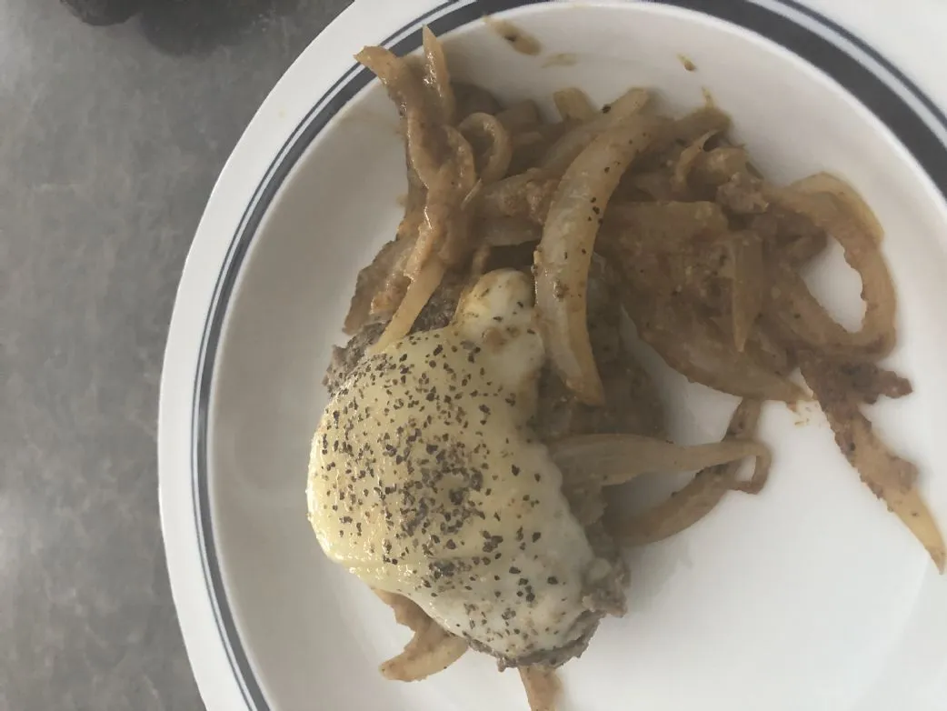 Keto Französische Zwiebel-Salisbury-Steaks