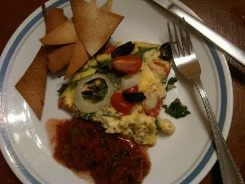 Griechische Salat-Quiche ohne Kruste