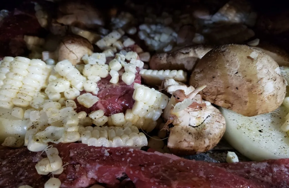 Steakspitzen mit Champignons und Zwiebeln