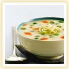 Suppe aus gelben Erbsen und Hähnchen