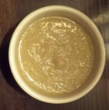 Curry-Rosenkohl-Suppe mit gelben Spalterbsen