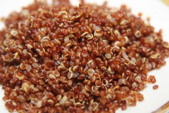 Leichter Sommer-Rote Quinoa-Salat
