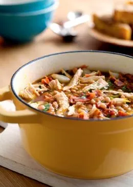 Langsam gekochter weißer Chili