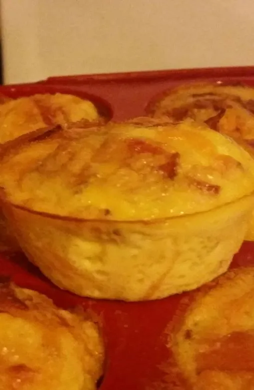 Leichte Fiesta-Käse-Bacon-Frittatas