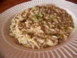 Risotto aus braunem Reis mit Pilzen und Lauch