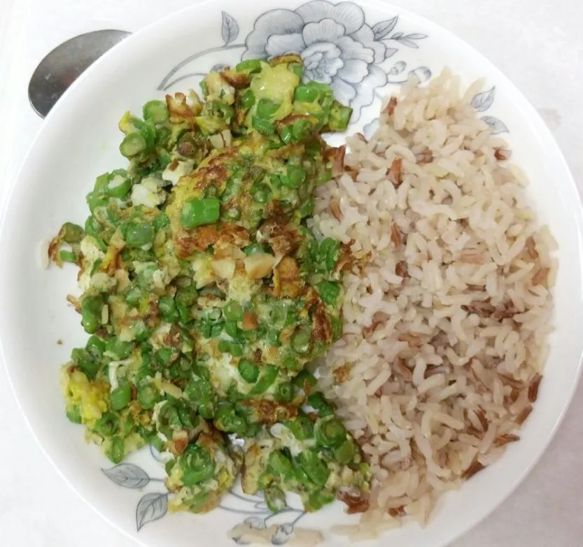 Omelette mit langen Bohnen