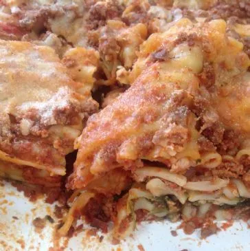Lasagne mit Rindfleischsauce und Spinat