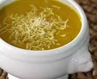 Herzhafte Buttercup-Kürbissuppe mit Salbei