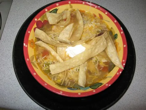 Hühnchen-Tortilla-Suppe