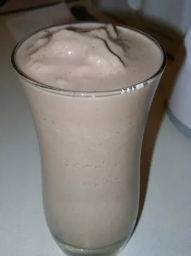 Schokoladen-Erdnussbutter-Bananen-Milchshake
