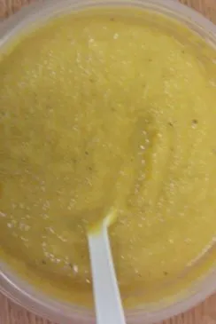 Curry-Kürbis- und Apfelsuppe