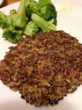 Rote Quinoa-Gemüse-Burger