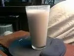 Erdbeer-Bananen-Tofu-Shake