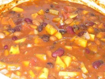 Kürbis-, Bohnen- und Gemüse-Chili