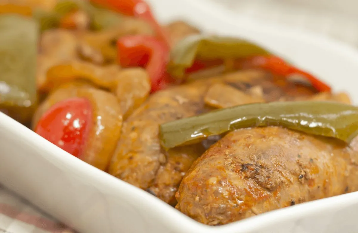 Wurst, Paprika und Zwiebeln