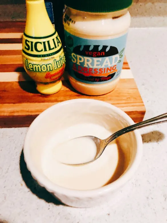 Einfache vegane Hollandaise-Sauce ohne Kohlenhydrate (Leichte Variante)