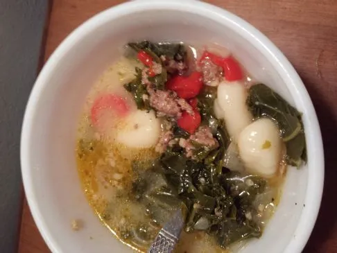 Zuppa Toscana mit Gnocchi und italienischer Wurst