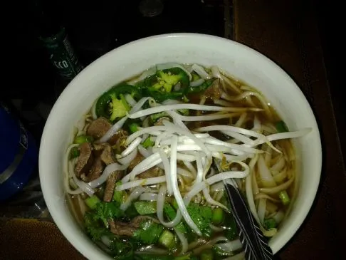 Pho Bo (Rindfleisch-Nudelsuppe)