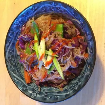 Vegan Pancit Bihon - Pfannengericht mit Reisnudeln