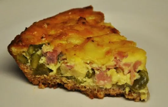 Quiche mit Mandel-Parmesan-Kruste