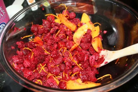 Himbeer-Pfirsich-Hafer-Crisp