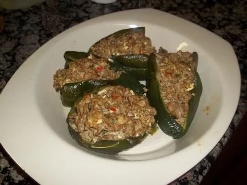 Gefüllte Poblano-Paprika