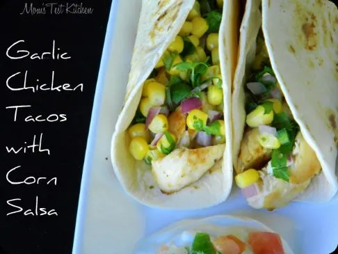 Knoblauch-Hühnchen-Tacos mit Maissalsa