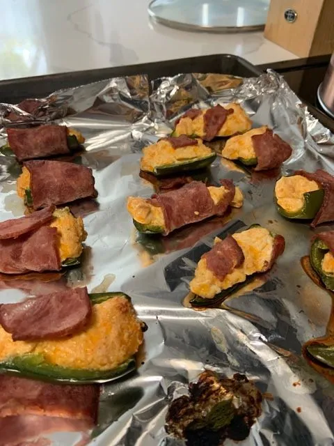 Keto Puten-Bacon umwickelte Jalapeño-Poppers