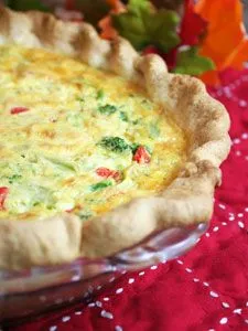Brokkoli-, Mais- und Paprika-Quiche