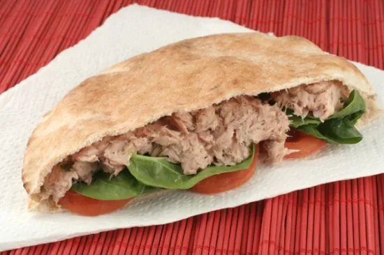 Pita-Tasche mit Thunfisch