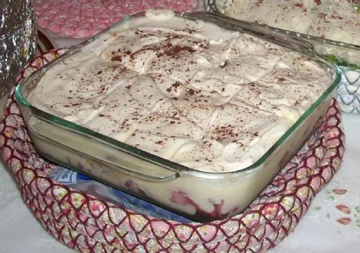 Heathers Weiße Schokolade Erdbeer-Bergkuchen