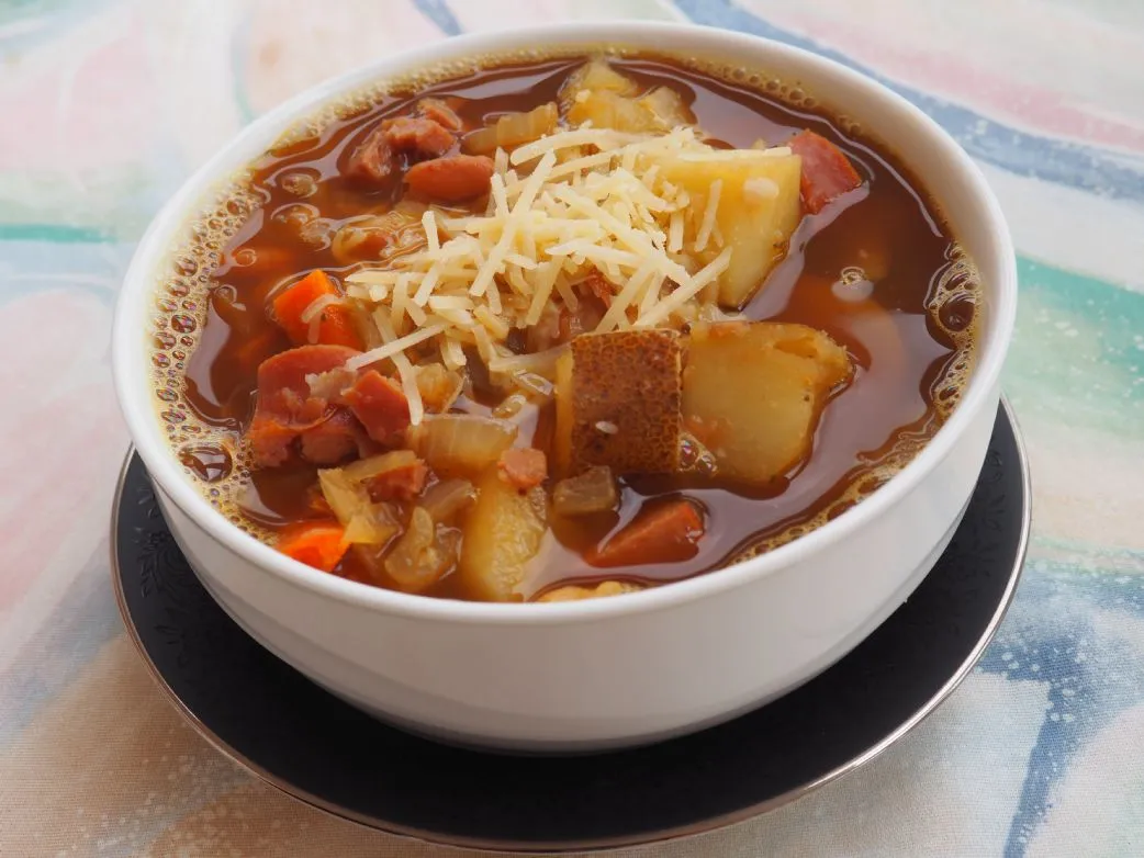 Bohnen- und Spinatsuppe