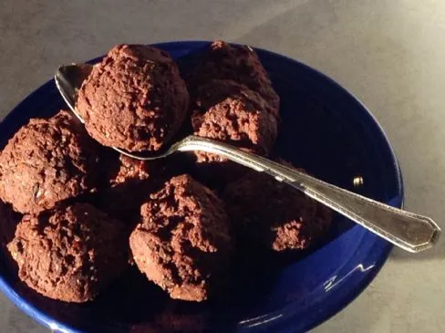 Fantastische Schokoladen-Chia-Schwarzbohnen-Energie-Bällchen - (Zuckerfrei)