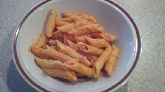 Penne Rigate mit Tofu und roter Pastasauce