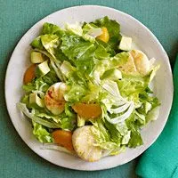 Escarole, Orange & Avocado-Salat mit Jakobsmuscheln